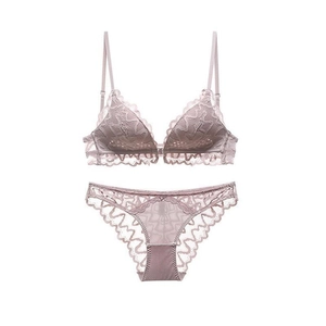 Elegantes malvenfarbenes französisches Spitzen-Dessous-Set mit U-Rücken und Slip