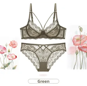 Détail d'un ensemble de lingerie en dentelle vert olive avec des motifs floraux fins