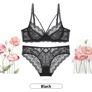 Détails exquis d'un ensemble lingerie en dentelle noire avec broderies et fines lanières