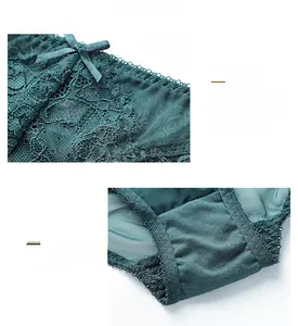 Détail d'une culotte en dentelle vert foncé avec broderie florale et doublure en coton respirant