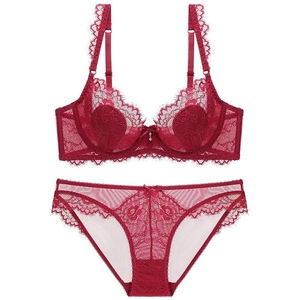 Ensemble de lingerie en dentelle rouge foncé avec broderies et bretelles réglables