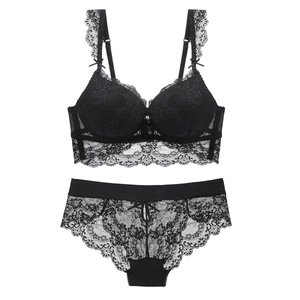Sexy schwarzes Spitzen-Dessous-Set mit Push-up-BH und passendem transparentem Slip