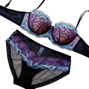 Ensemble lingerie en dentelle violette et cyan avec soutien-gorge à armatures et culotte