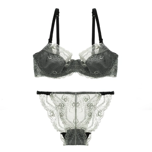 Détails de l'ensemble de lingerie en dentelle florale vert sauge avec bretelles noires