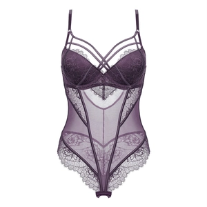 Body en dentelle violet foncé avec empiècements en résille et détails de lanières