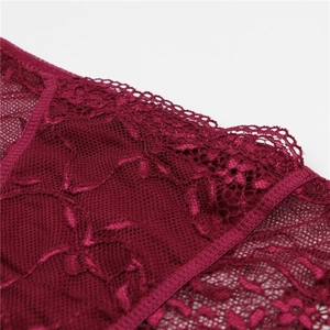 Bragas de encaje burdeos para mujer con motivos florales y diseño de tiro bajo