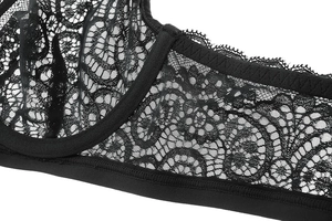 Détail d'un soutien-gorge en dentelle florale avec broderie fine et bords festonnés à armatures