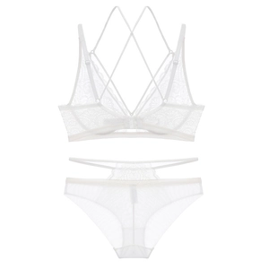 Détails d'un ensemble de lingerie en dentelle blanche avec mesh et dos à brides croisées