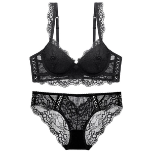 Ensemble de lingerie en dentelle noire avec soutien-gorge push-up et culotte à fleurs chic