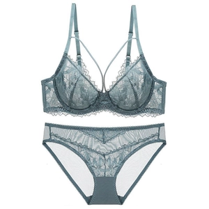 Ensemble lingerie en dentelle bleu gris avec soutien-gorge transparent et culotte