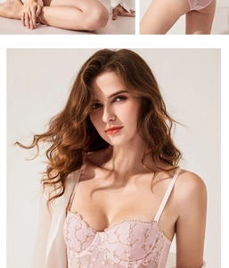 Vue détaillée de la broderie florale rose et dentelle fine sur cet ensemble de lingerie