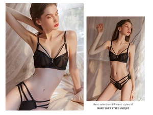 Détails d'un ensemble de lingerie sexy en tulle noir avec sangles croisées et pendentif