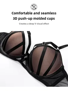 Détail d'un soutien-gorge push-up en résille avec lanières noires et col en V sur fond blanc