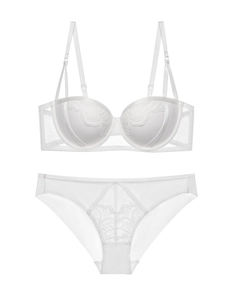 Set di lingerie in pizzo bianco con reggiseno a mezza coppa e slip in rete