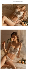 Détail d'un soutien-gorge corset en dentelle blanche avec broderie florale et lingerie