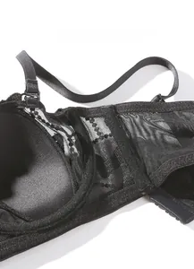 Detail of 8.5cm soft fishbone support on black lace bra for smooth side coverage