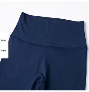 Detalle de la cintura alta en mallas de yoga azul oscuro de alta elasticidad