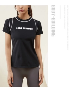 Vue détaillée du t-shirt de sport pour femmes avec coutures contrastées et imprimé
