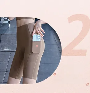 Détail du short de yoga taille haute marron avec poches latérales pratiques pour téléphone