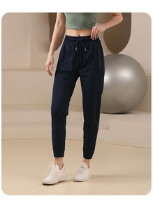 Détail du jogging de yoga bleu marine à taille haute avec cordon de serrage blanc