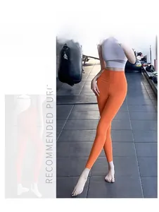 Détail du legging de yoga orange taille haute avec tissu de compression gainant