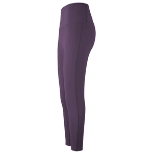 Détail du legging de yoga violet à taille haute avec coutures galbantes et tissu élastique