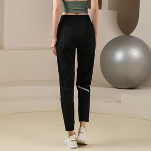 Pantalon de jogging de sport noir pour femme avec taille élastique et coupe ajustée