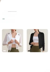 Détail de la veste de sport en maille respirante avec cordon et capuche pour femmes