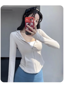 Veste de sport slim à capuche avec passe-pouces et ourlet ergonomique courbé