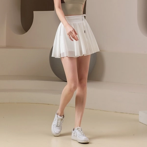 Detail view of the high-waisted pleated tennis skirt with elastic drawstring and white mesh