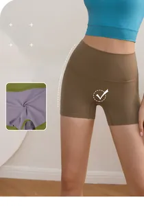 Détail du short de yoga taille haute avec doublure violette et ceinture sans couture