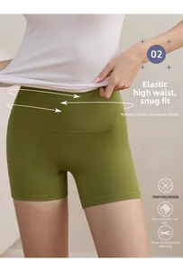 Détail du short de yoga vert olive à taille haute avec gainage et tissu extensible