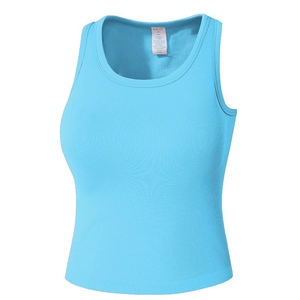 Vue détaillée du débardeur de sport bleu ciel côtelé avec étiquette et texture élastique