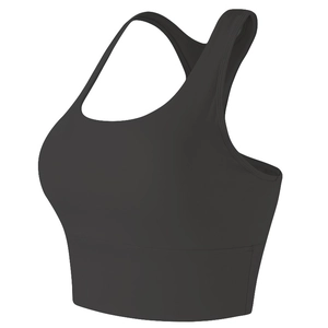 Vista laterale del reggiseno sportivo nero con spalline larghe e fascia di supporto ampia