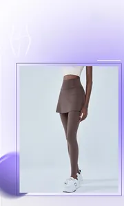 Détail de la jupe-legging de yoga marron avec large ceinture de contrôle du ventre