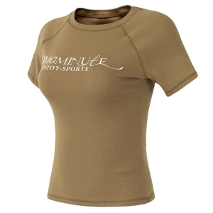 Détail du t-shirt de yoga marron coupe ajustée avec imprimé blanc OMEMINUTE ENJOY-SPORTS