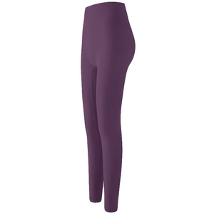 Vue latérale du legging de yoga violet foncé à taille haute et tissu élastique