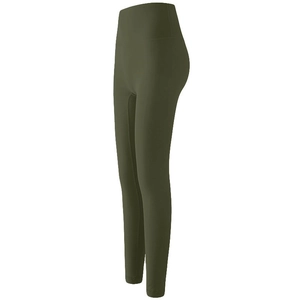 Vue latérale détaillée du pantalon de yoga taille haute vert olive en tissu mat élastique