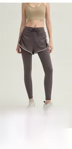 Vue détaillée du pantalon de yoga double couche élastique avec cordon de serrage à la taille