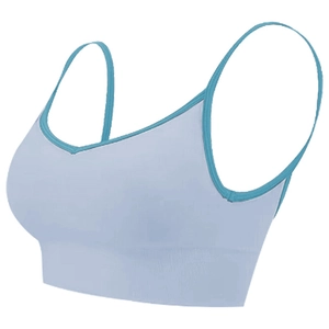 Soutien-gorge de sport bleu clair avec bordures contrastées et fines bretelles sur fond blanc