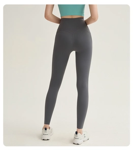 Dunkelgraue Yoga-Leggings mit hoher Taille und V-Naht zur Betonung der Po-Form im Detail