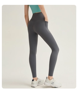 Detailansicht der dunkelgrauen High-Waist Yoga-Leggings mit praktischer Handy-Seitentasche