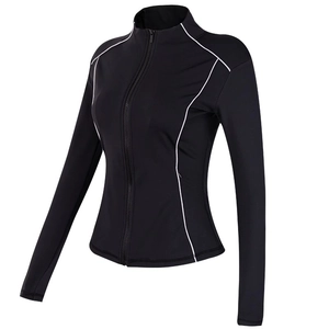 Veste de sport ajustée noire avec liseré blanc pour yoga et fitness fitness