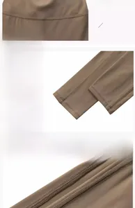 Detailweergave van de hoge tailleband en versterkte naden van de yoga legging