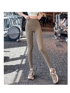 Detailopname van een kaki yogabroek met hoge taille en brede buikcontrole-tailleband