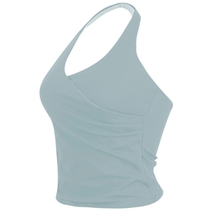 Débardeur de yoga licou bleu clair avec col croisé et rembourrage vu à un angle de 45 degrés