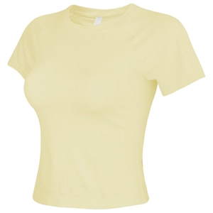 Dettaglio del tessuto a maglia senza cuciture giallo chiaro su t-shirt sportiva slim