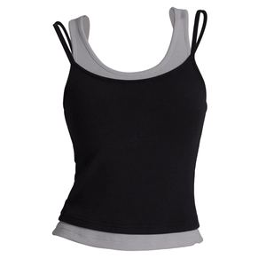 Détail d'un débardeur de sport double couche noir et gris avec de fines bretelles réglables