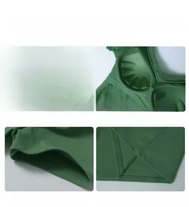 Vue détaillée du haut de sport vert avec col en V, coussinets intégrés et coutures lisses