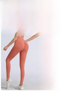 Detailansicht der korallenfarbenen Yoga-Leggings mit 3D-Schnitt und Push-Up-Effekt am Po